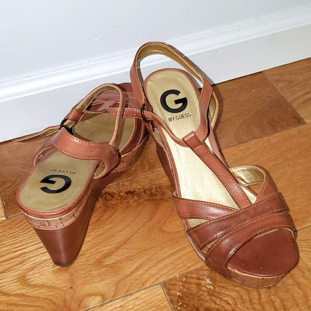 By Guess Brown Wedges